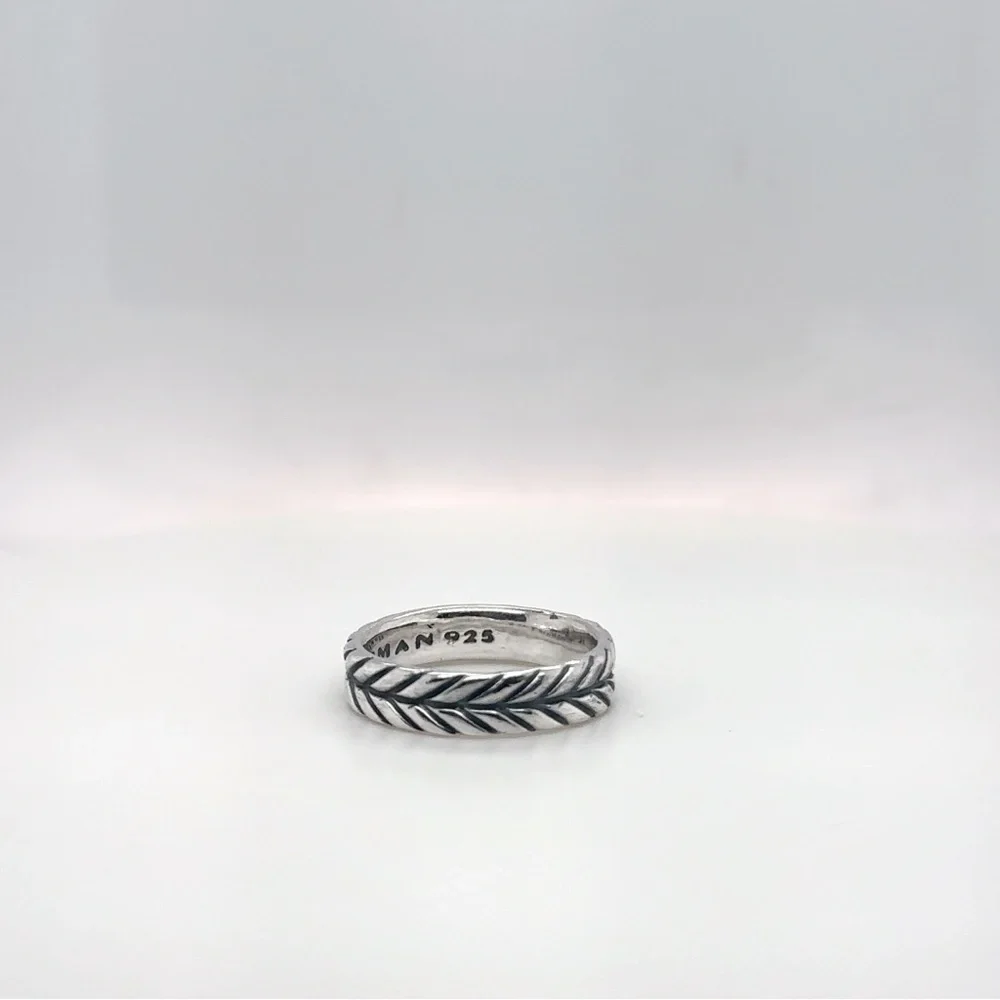 ✨David Yurman Chevron Ring Band✨Size 8